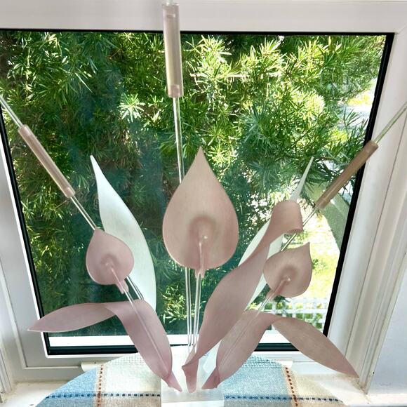 Vintage Lucite Calla Lily Sculpture with Pink and White Petals 24.5” - Picture 16 of 16